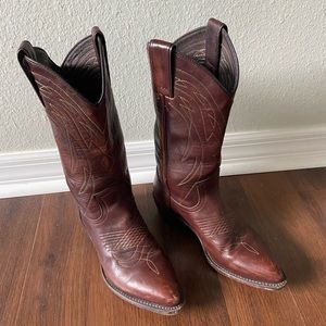 Barely worn Frye Billy Stitch Pull On Boots